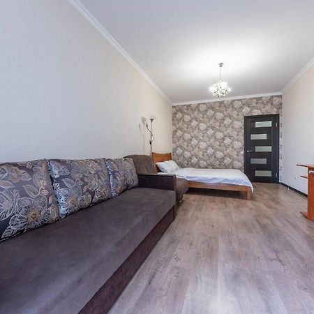 Flatrent Drahomanova 2A Apartamento Kiev Exterior foto