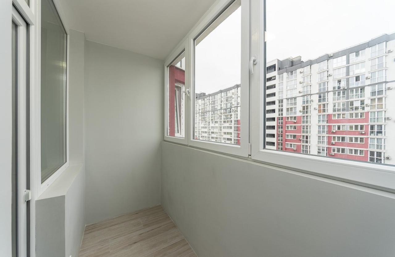 Flatrent Drahomanova 2A Apartamento Kiev Exterior foto