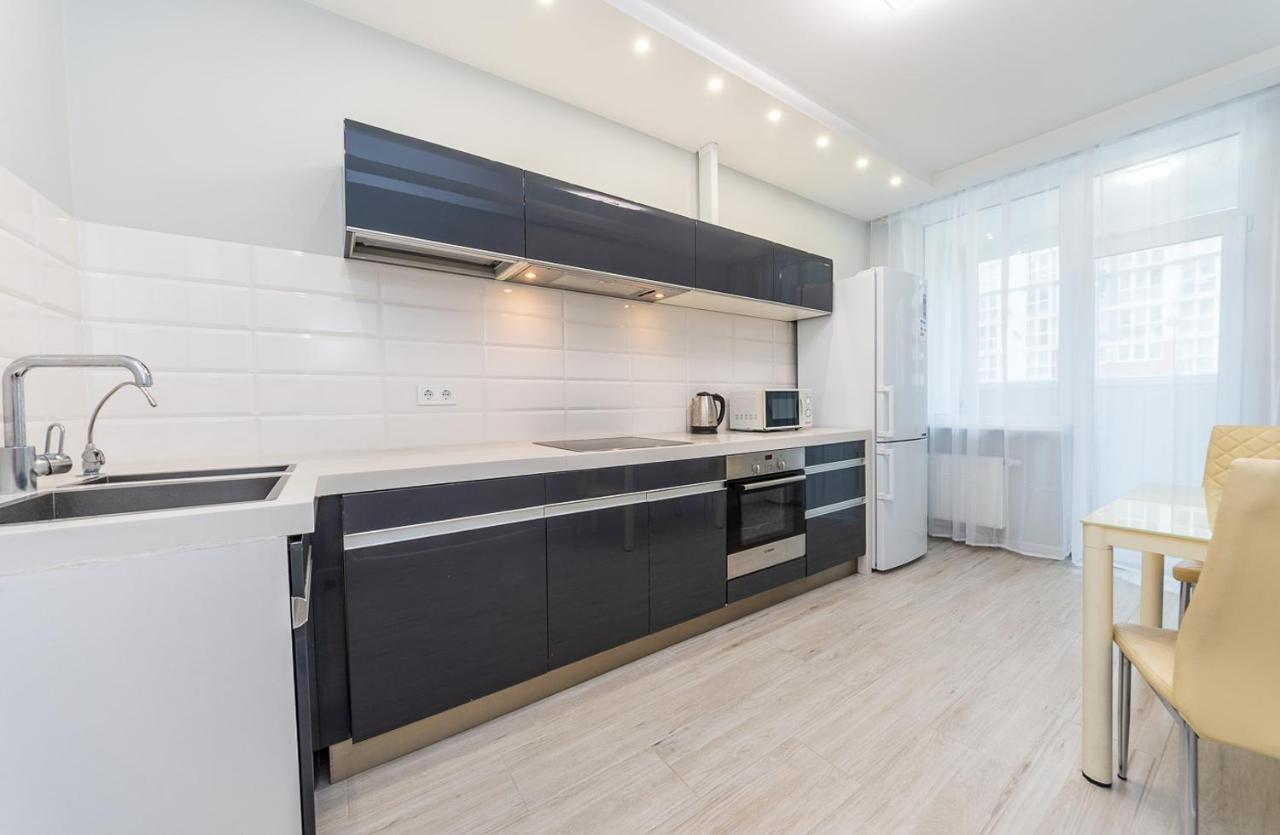 Flatrent Drahomanova 2A Apartamento Kiev Exterior foto