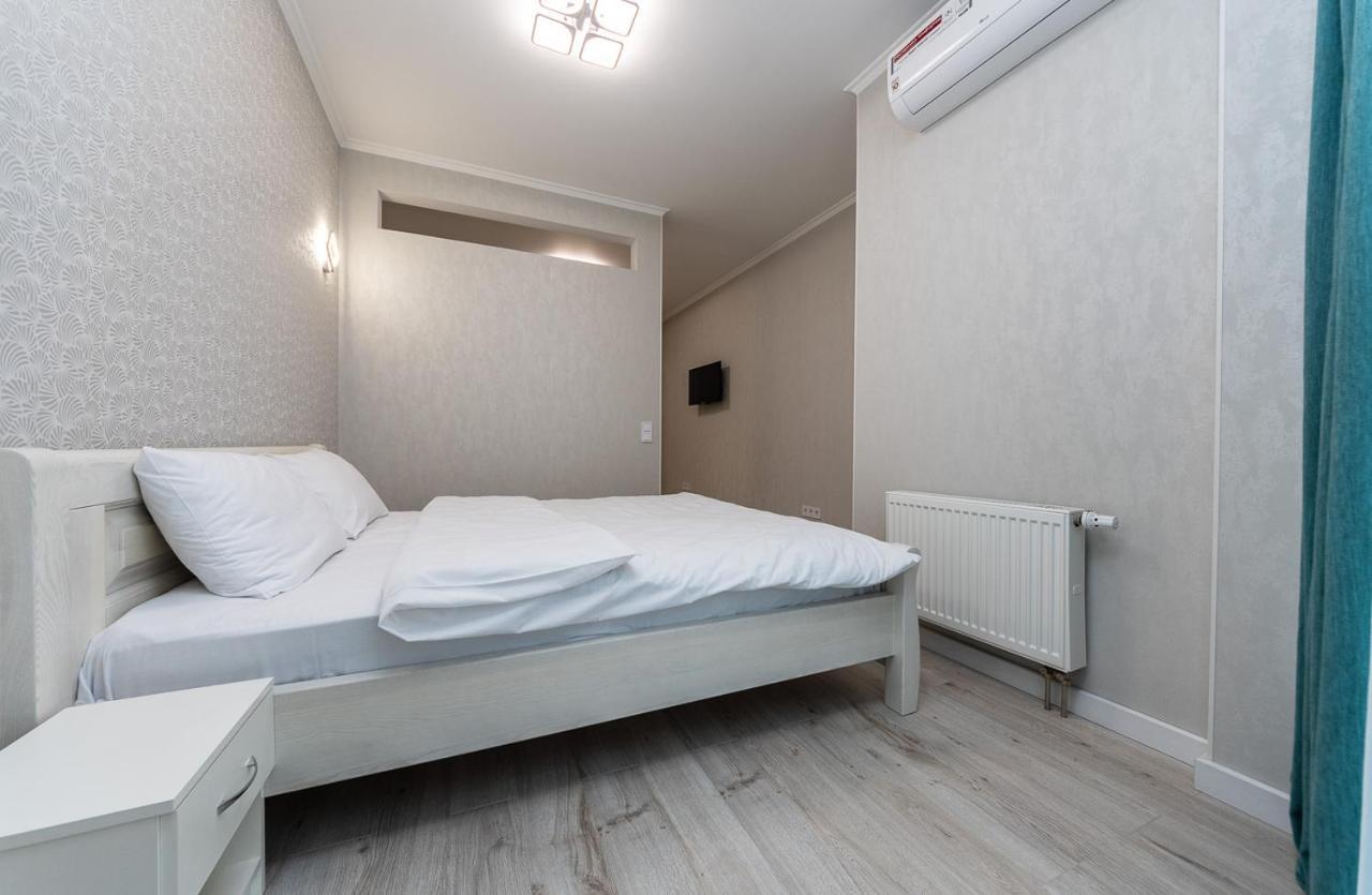 Flatrent Drahomanova 2A Apartamento Kiev Exterior foto