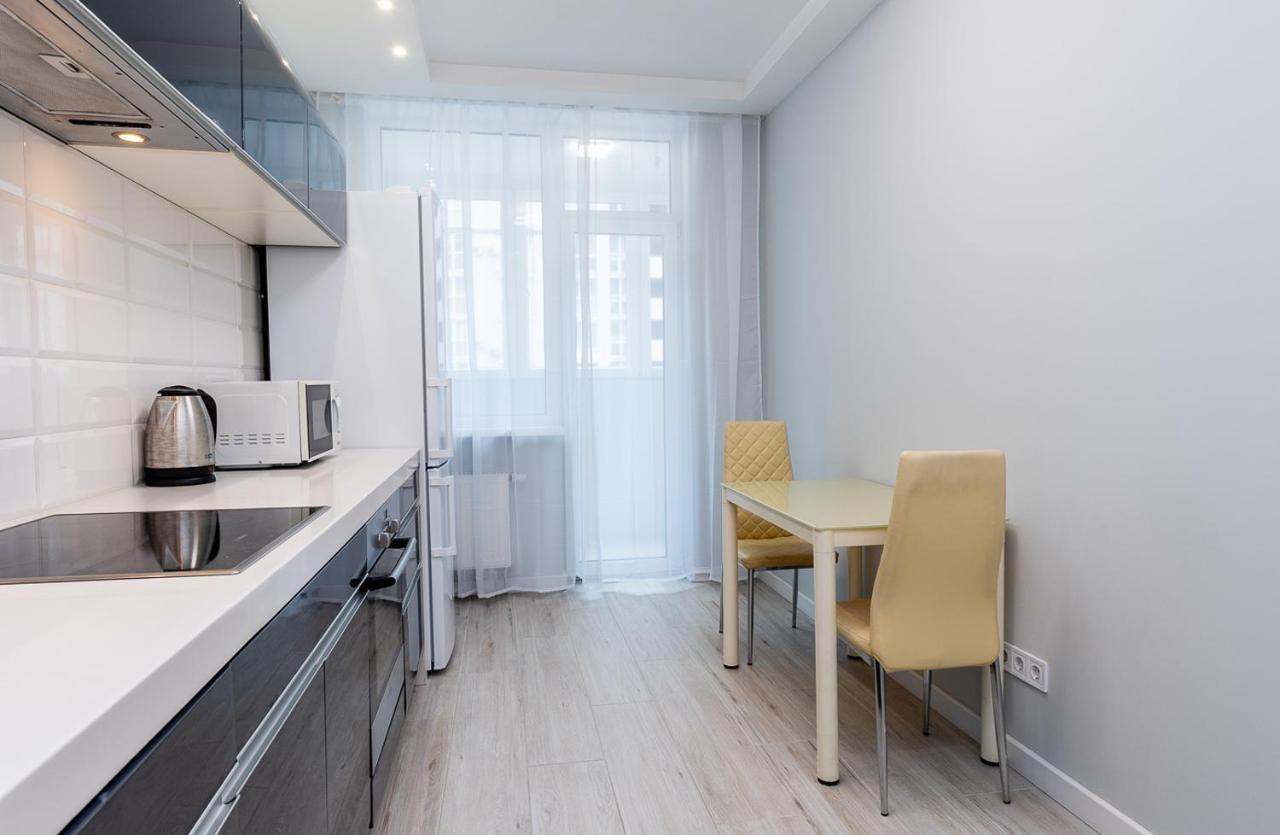 Flatrent Drahomanova 2A Apartamento Kiev Exterior foto