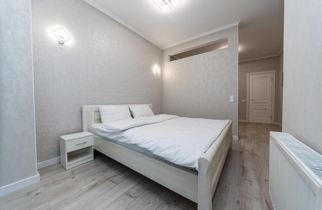 Flatrent Drahomanova 2A Apartamento Kiev Exterior foto