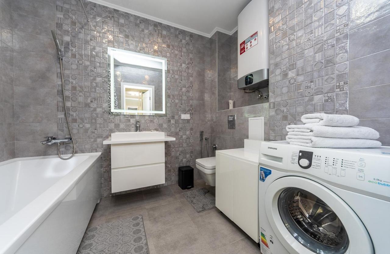 Flatrent Drahomanova 2A Apartamento Kiev Exterior foto