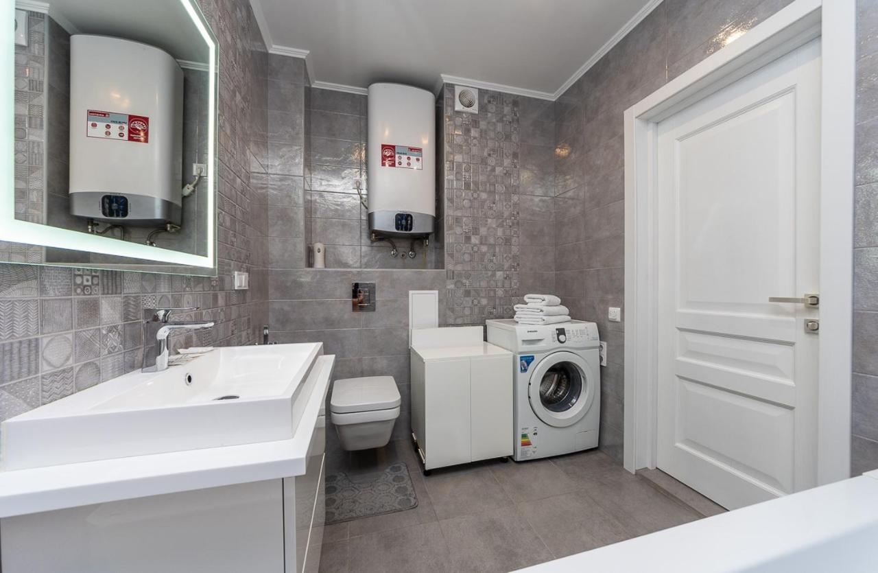 Flatrent Drahomanova 2A Apartamento Kiev Exterior foto