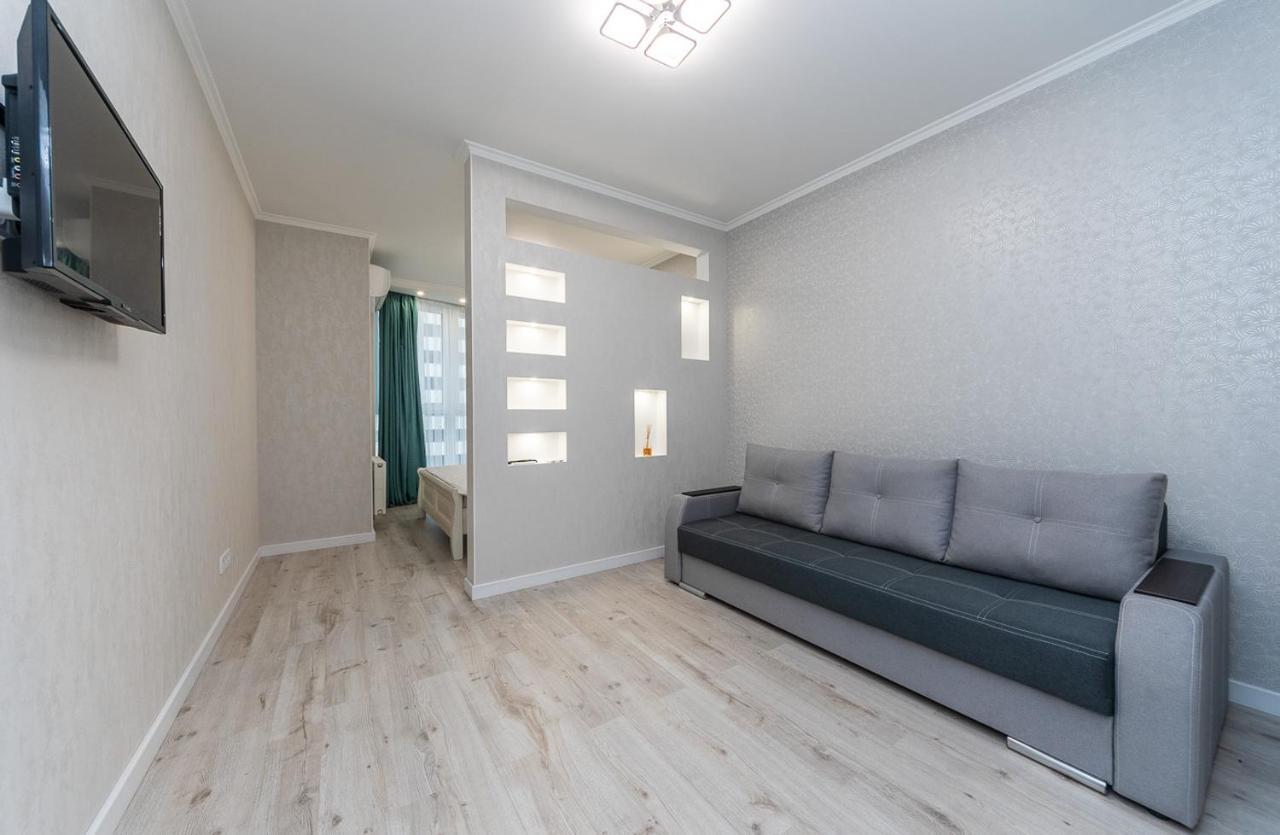 Flatrent Drahomanova 2A Apartamento Kiev Exterior foto