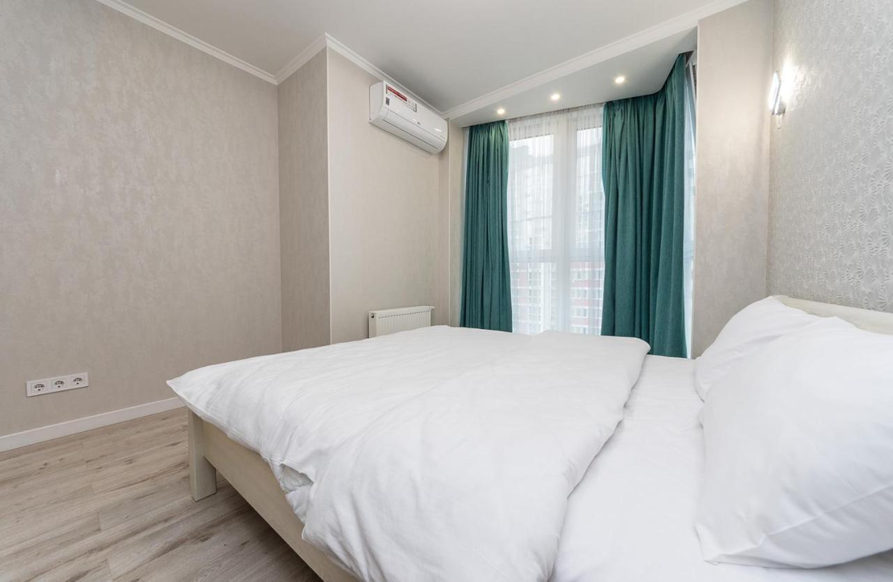 Flatrent Drahomanova 2A Apartamento Kiev Exterior foto