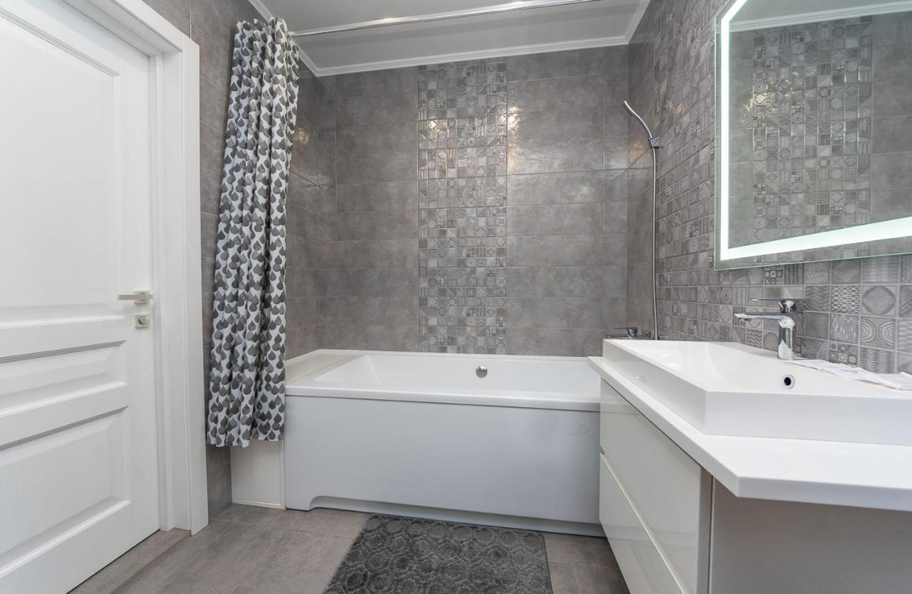 Flatrent Drahomanova 2A Apartamento Kiev Exterior foto