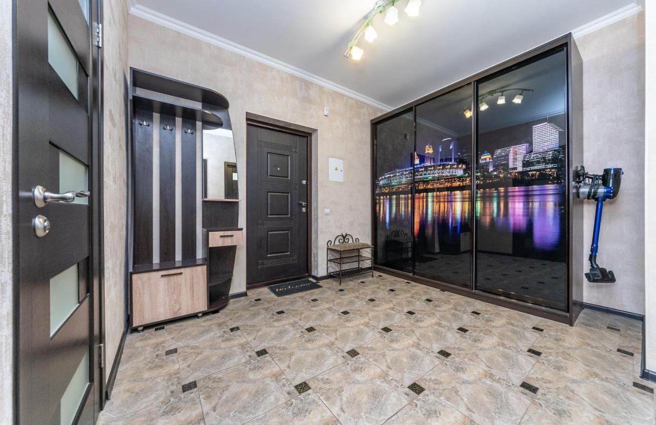 Flatrent Drahomanova 2A Apartamento Kiev Exterior foto