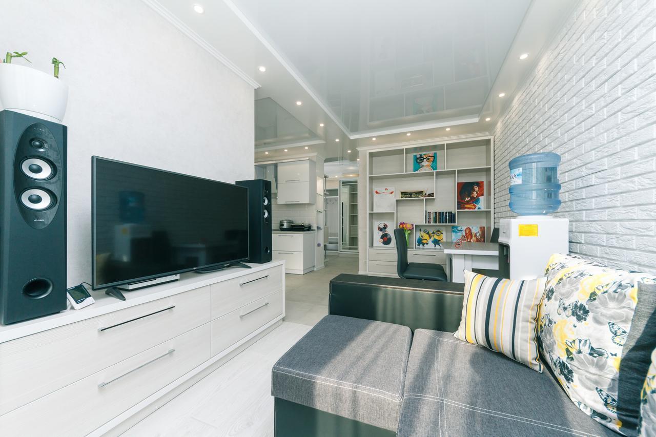Flatrent Drahomanova 2A Apartamento Kiev Exterior foto